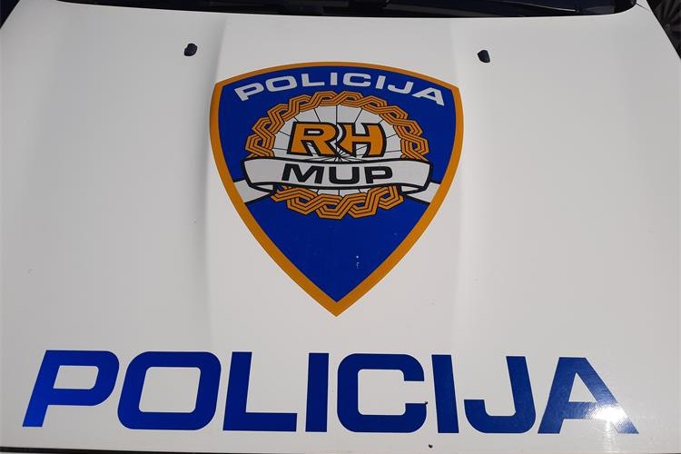 Slika /2020/Policijski auto, logo, rotirka/20200521_093327.jpg